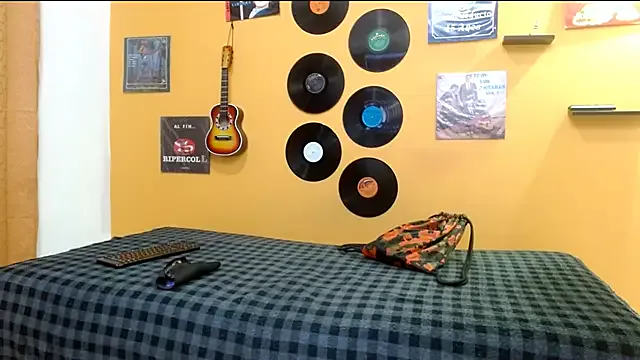Skinnyverus18 from StripChat