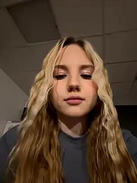 Sky_Cutie from StripChat is Freechat