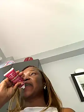 Slimcateee from StripChat