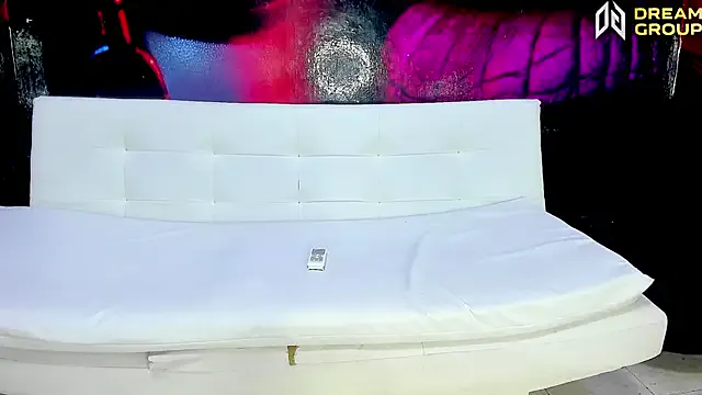 SlimLoves from StripChat is Freechat