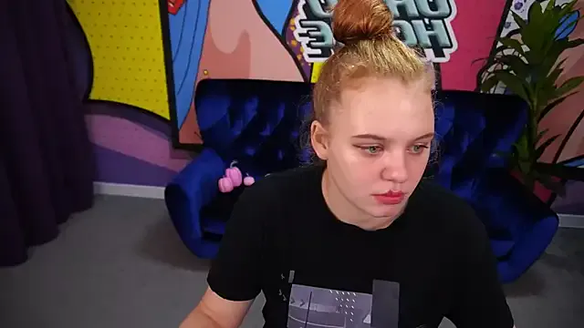 SnowWhiti from StripChat is Freechat