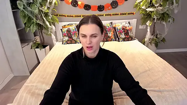 SofiSoft from StripChat is Freechat