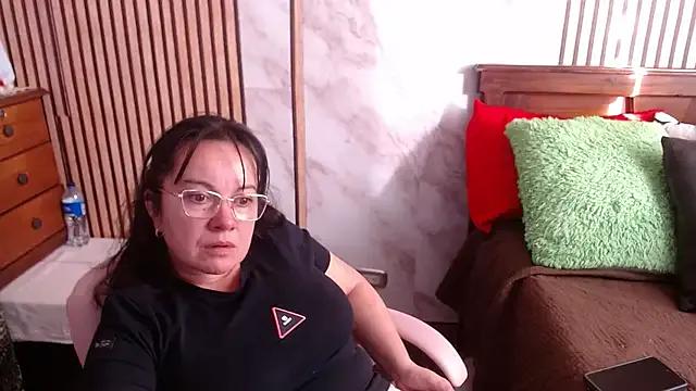Sonialorens_ from StripChat is Freechat