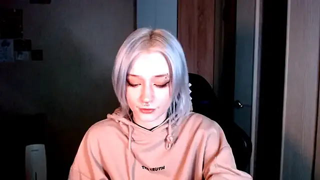 SophiaLur from StripChat is Freechat