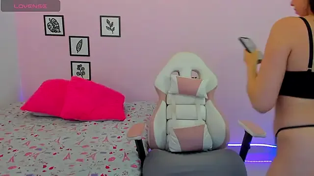 Girls: try live performances with matured performers, from dancing to quirks, in a variety of beautiful sex cams.