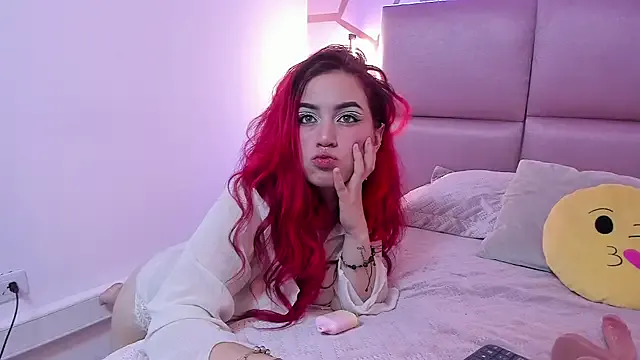 Sophie_Russell_ from StripChat is Freechat