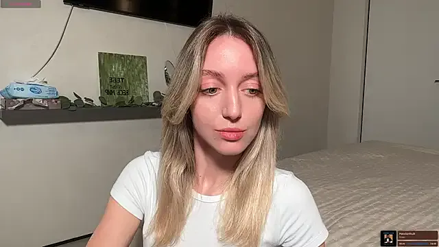 SophieBelll from StripChat is Freechat