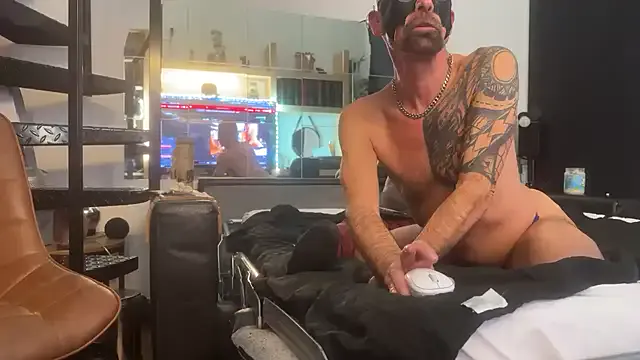 Sportparis4 from StripChat is Freechat