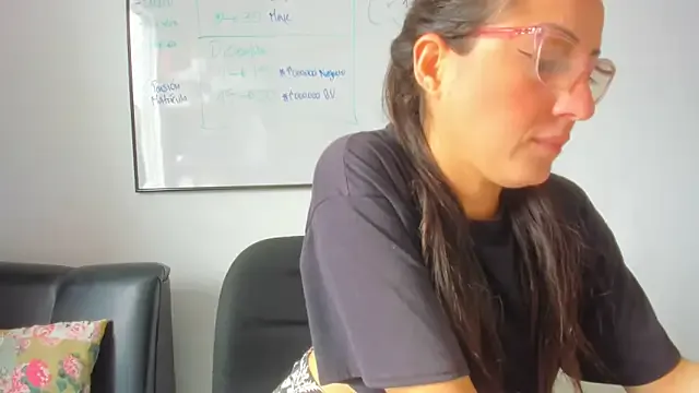 squirttati33 from StripChat is Freechat