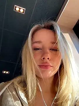 SSSATIVA_model from StripChat is Freechat