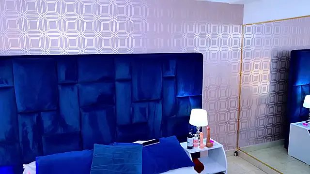 Stacy_London from StripChat is Freechat