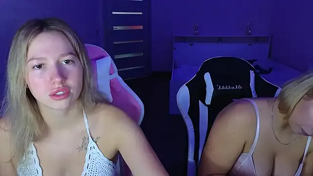 stefany_and_bettany from StripChat is Freechat