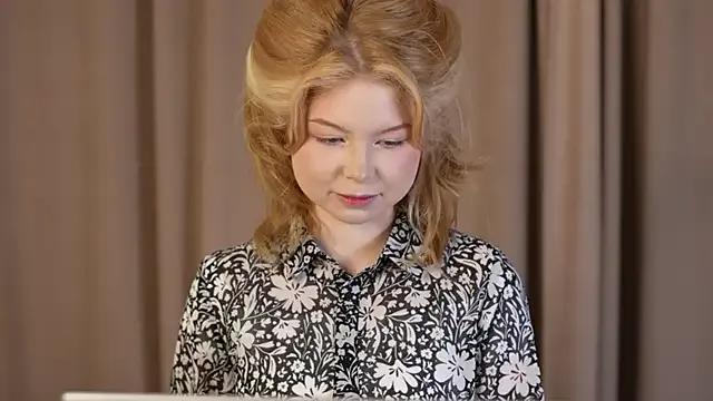 Stella_Vanila from StripChat is Freechat