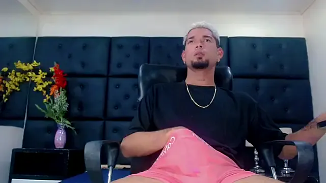 StivBigCock from StripChat is Freechat