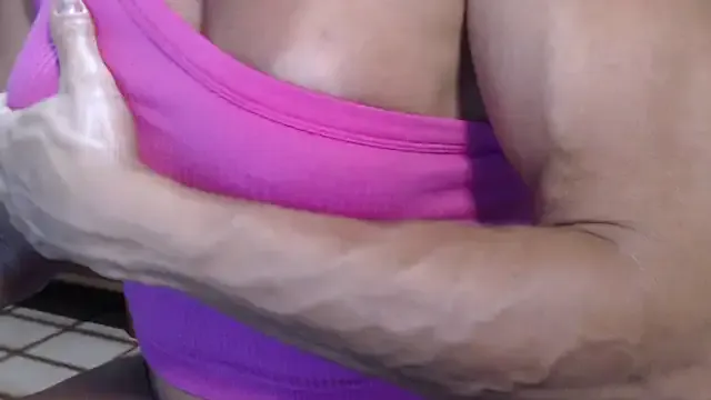 Stronggsexy from StripChat is Freechat