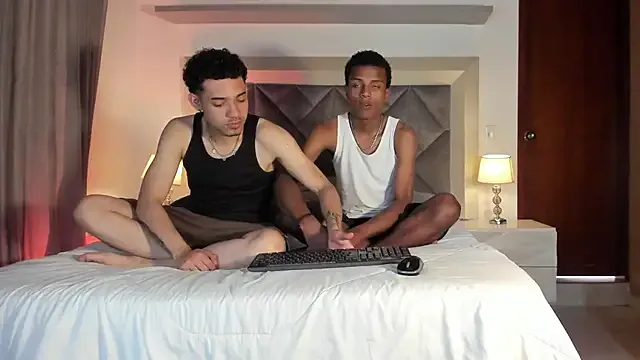 Girls: try live performances with matured performers, from dancing to quirks, in a variety of beautiful sex cams.