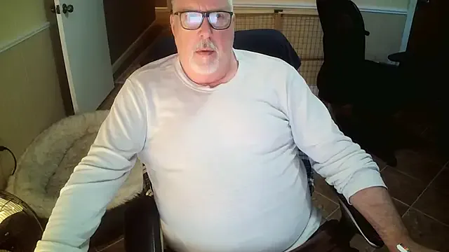 superbearboss from StripChat is Freechat