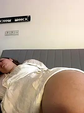 SuzieMurray from StripChat is Freechat