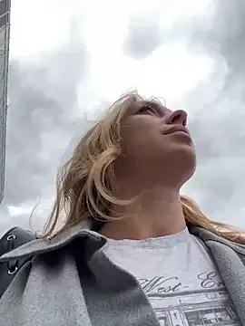 Sweet___Emily from StripChat is Freechat