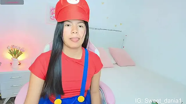 Girls: try live performances with matured performers, from dancing to quirks, in a variety of beautiful sex cams.