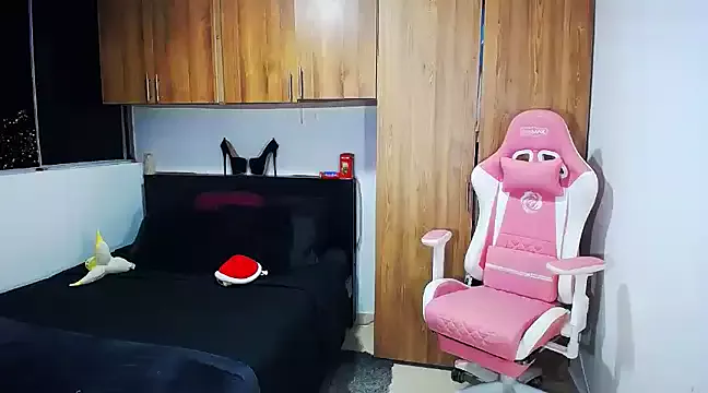 Sweet_temptation25 from StripChat