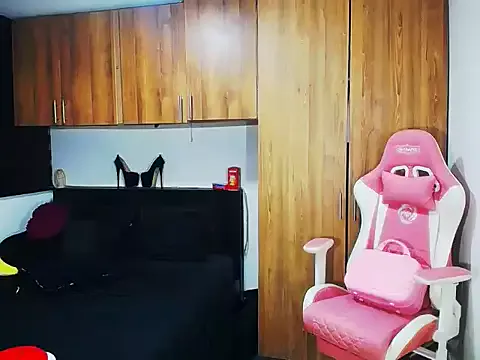 Sweet_temptation25 from StripChat