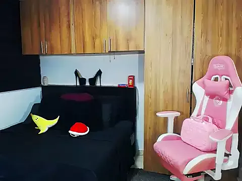 Sweet_temptation25 from StripChat