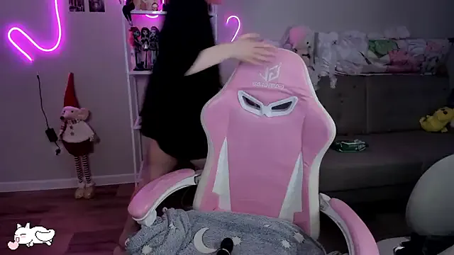 SweetieMollyy from StripChat is Freechat