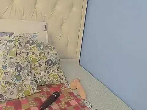 SweetLinaX from StripChat is Freechat