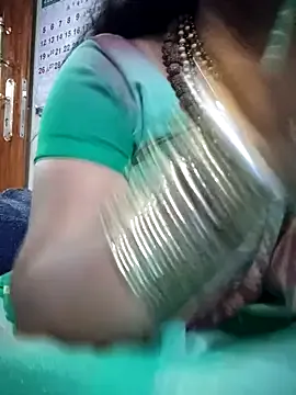 Sweetqueen143 from StripChat