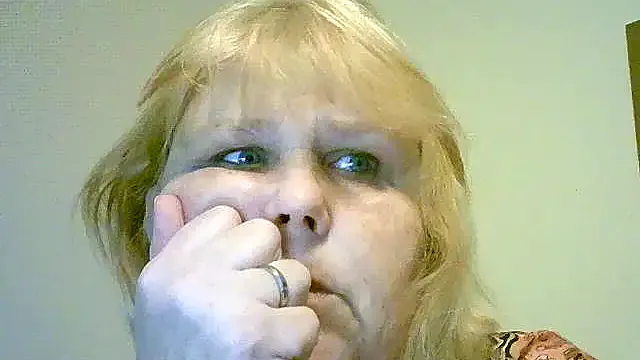 Sylviastar46 from StripChat is Freechat