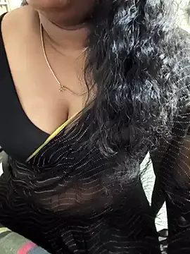 Tamil-riya from StripChat is Freechat