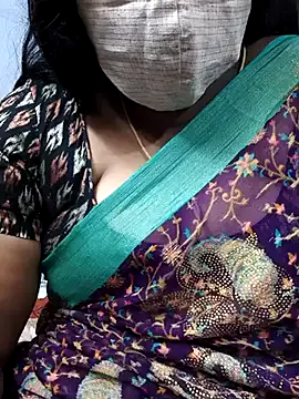 TAMIL_ELAKKIYA from StripChat is Freechat