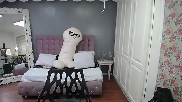 Girls: try live performances with matured performers, from dancing to quirks, in a variety of beautiful sex cams.