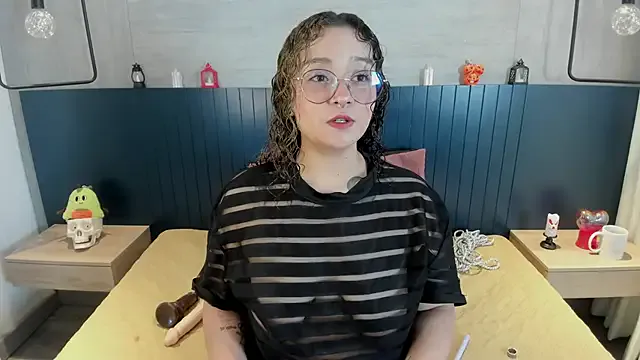 tara_black_ from StripChat is Freechat
