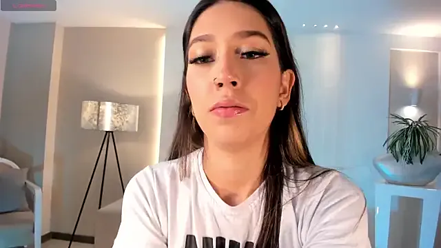 TaraLawrence from StripChat is Freechat