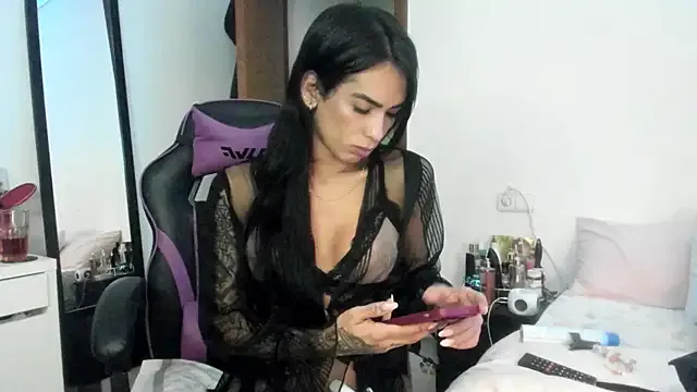 TellmeCatt from StripChat is Freechat