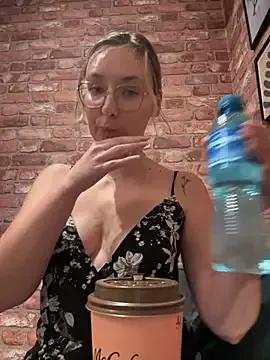 The_Snowwhitee from StripChat is Freechat