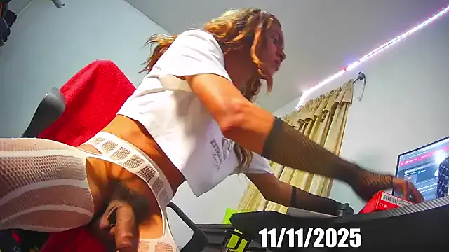 The_velvet_Sandra from StripChat is Freechat