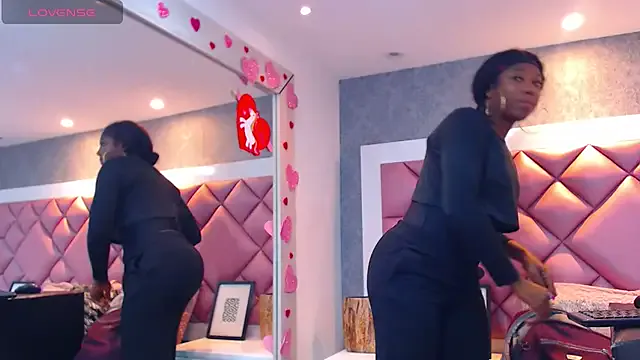 Thegreatonelady from StripChat is Freechat