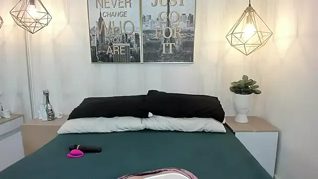 Theia_moon from StripChat