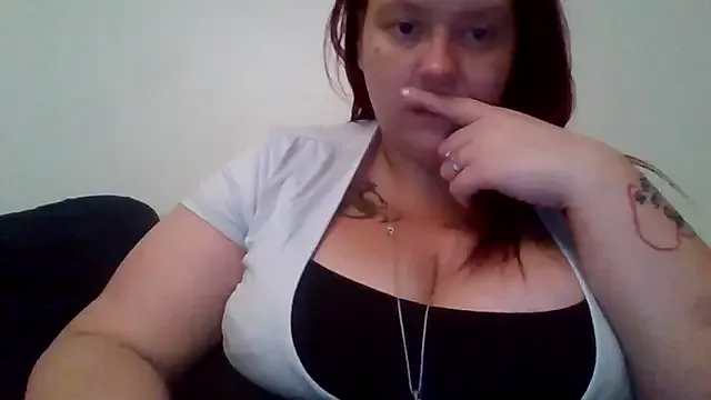 ThickkkMama420 from StripChat is Freechat