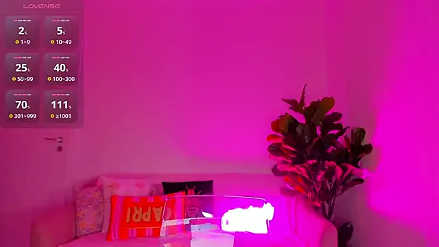 TiaBelle from StripChat is Freechat