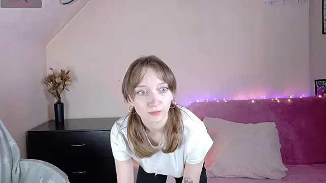 TinyMuse_ from StripChat is Freechat