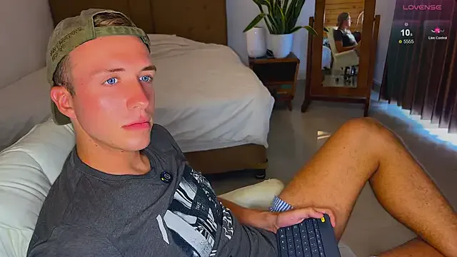 Tommy_cumfinger from StripChat