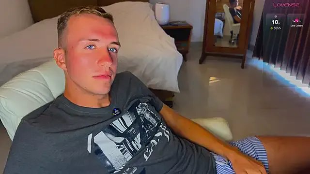 Tommy_cumfinger from StripChat