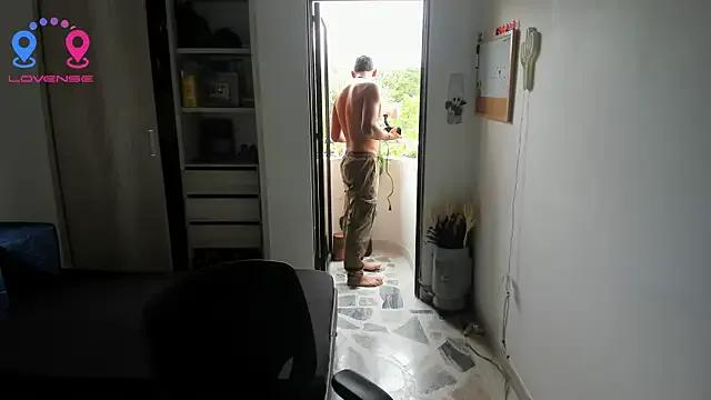 Travis_bakers from StripChat is Freechat