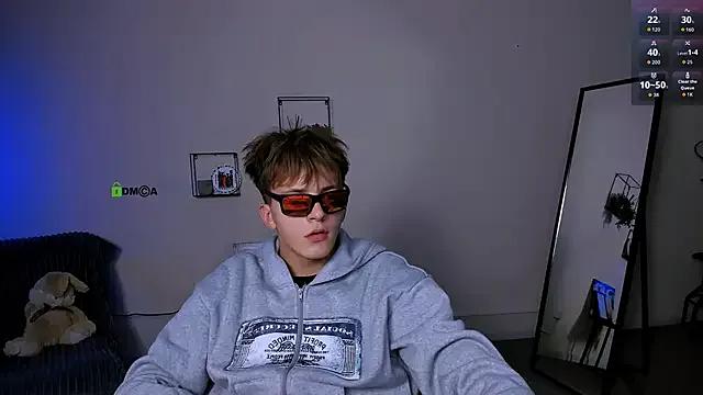 travis_wolf_ from StripChat is Freechat