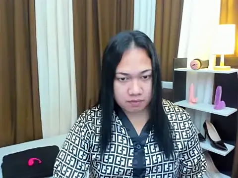 TsUncutKaren from StripChat