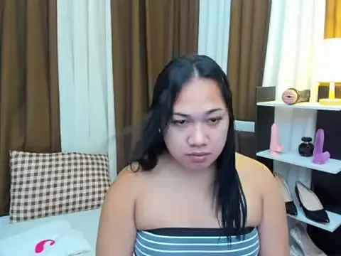 TsUncutKaren from StripChat